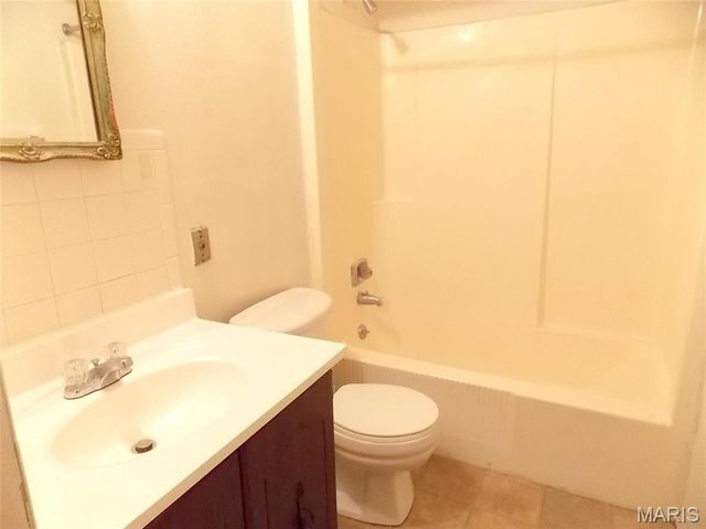 18 N 44TH Street 8, Belleville, IL 62226
