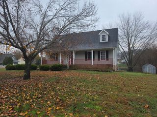 1050 Periwinkle Pl, Clarksville, TN 37040