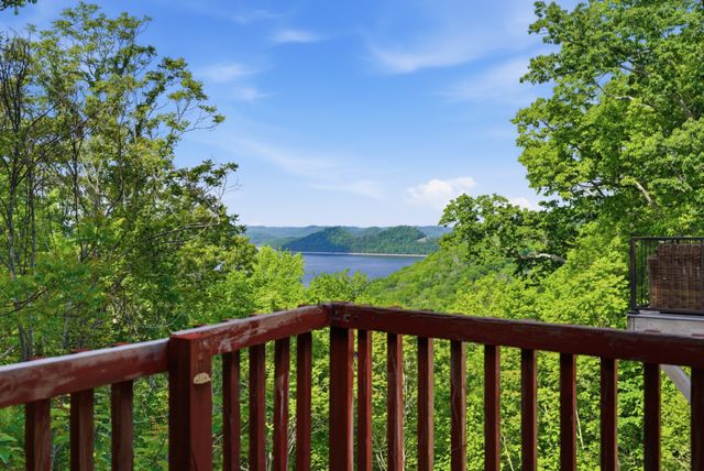241 Nautilus Pt, Silver Point, TN 38582