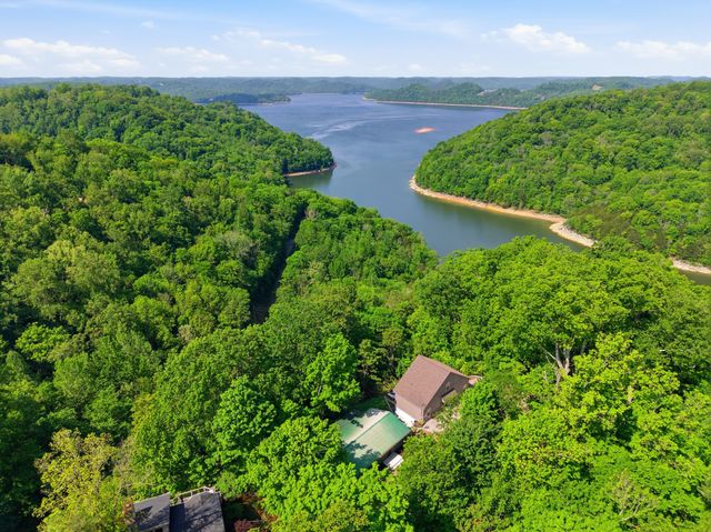 241 Nautilus Pt, Silver Point, TN 38582