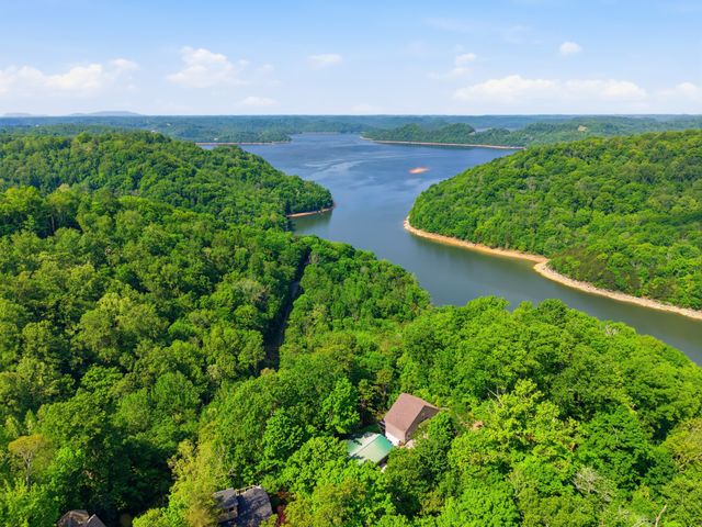 241 Nautilus Pt, Silver Point, TN 38582