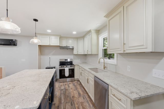 241 Nautilus Pt, Silver Point, TN 38582