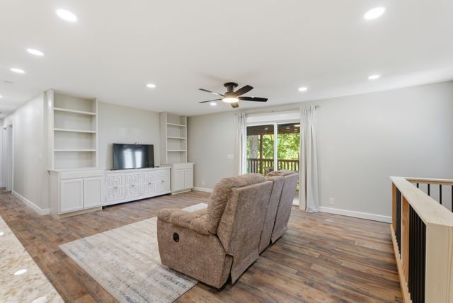 241 Nautilus Pt, Silver Point, TN 38582