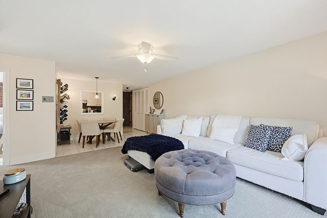 46 Greentree Ln 47, Weymouth, MA 02190