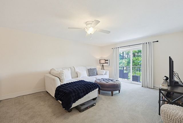 46 Greentree Ln 47, Weymouth, MA 02190