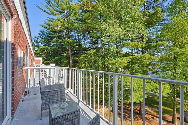 46 Greentree Ln 47, Weymouth, MA 02190