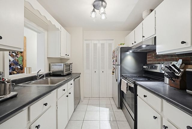 46 Greentree Ln 47, Weymouth, MA 02190