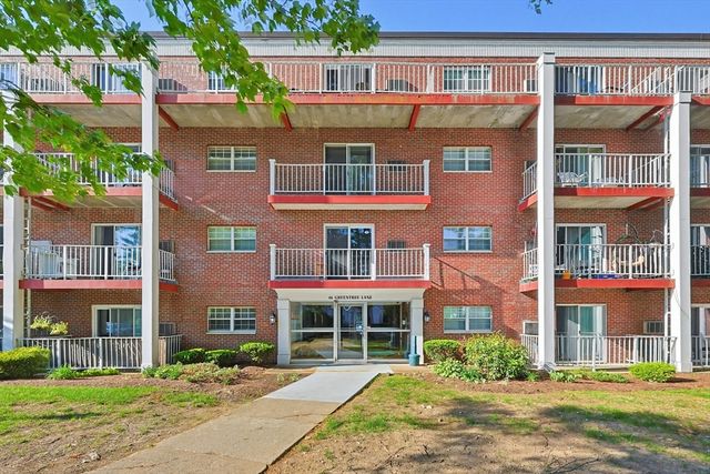 46 Greentree Ln 47, Weymouth, MA 02190