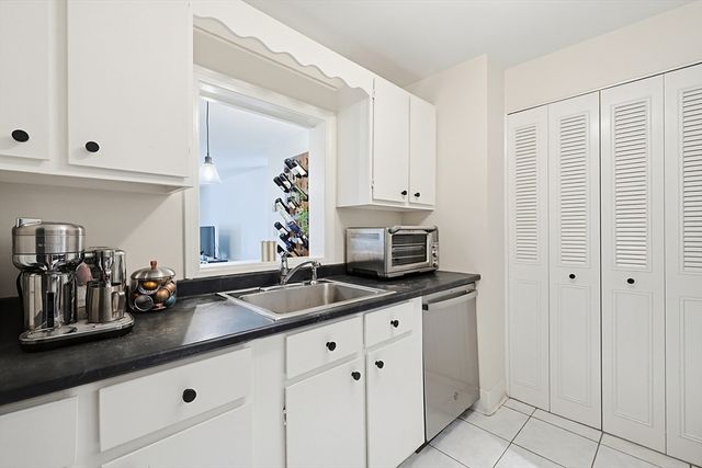 46 Greentree Ln 47, Weymouth, MA 02190