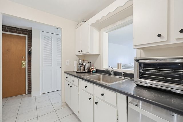 46 Greentree Ln 47, Weymouth, MA 02190
