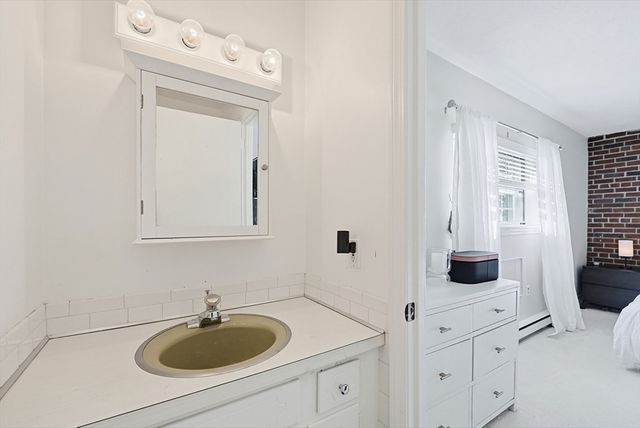 46 Greentree Ln 47, Weymouth, MA 02190