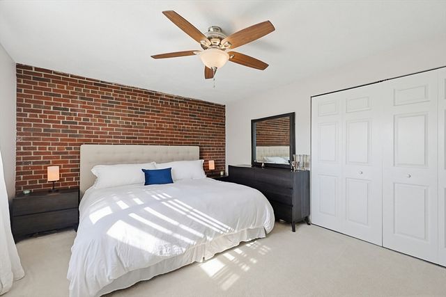 46 Greentree Ln 47, Weymouth, MA 02190