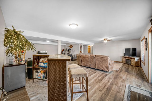 2393 Four Seasons Pkwy, Crown Point, IN 46307