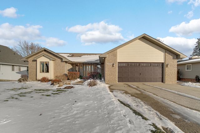 2393 Four Seasons Pkwy, Crown Point, IN 46307