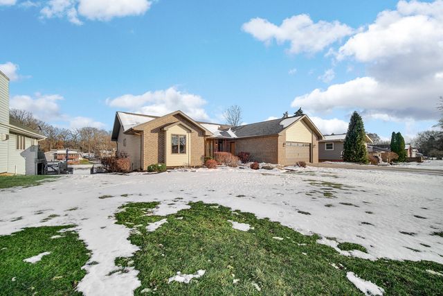 2393 Four Seasons Pkwy, Crown Point, IN 46307