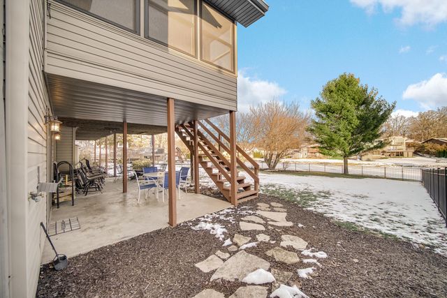 2393 Four Seasons Pkwy, Crown Point, IN 46307