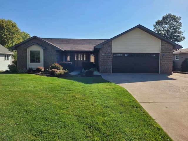 2393 Four Seasons Pkwy, Crown Point, IN 46307