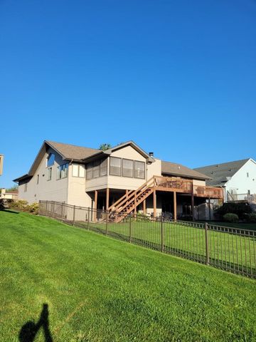 2393 Four Seasons Pkwy, Crown Point, IN 46307