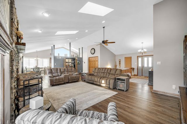 2393 Four Seasons Pkwy, Crown Point, IN 46307