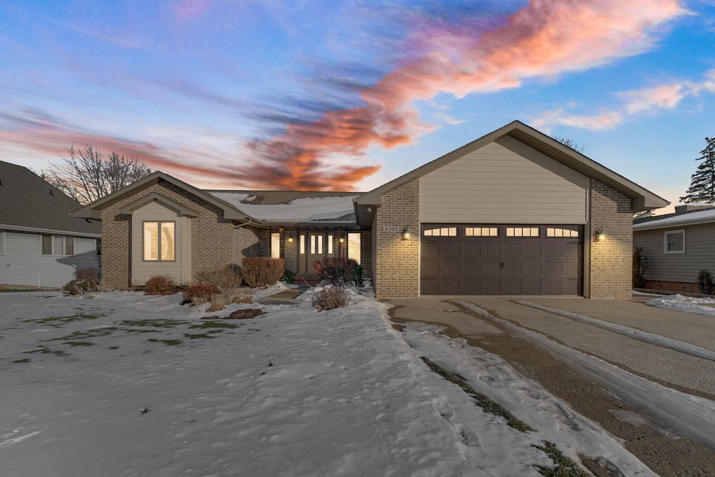 2393 Four Seasons Pkwy, Crown Point, IN 46307