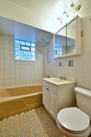 7610 W Belmont Avenue 2N, Chicago, IL 60634