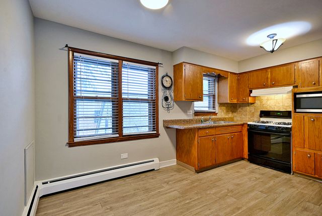 7610 W Belmont Avenue 2N, Chicago, IL 60634