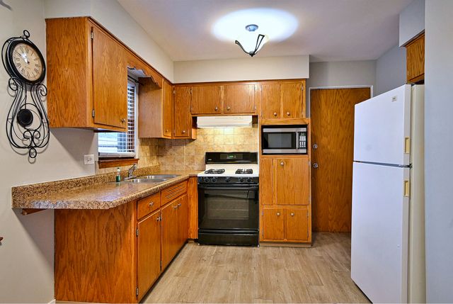 7610 W Belmont Avenue 2N, Chicago, IL 60634
