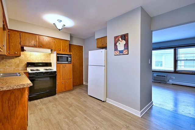 7610 W Belmont Avenue 2N, Chicago, IL 60634