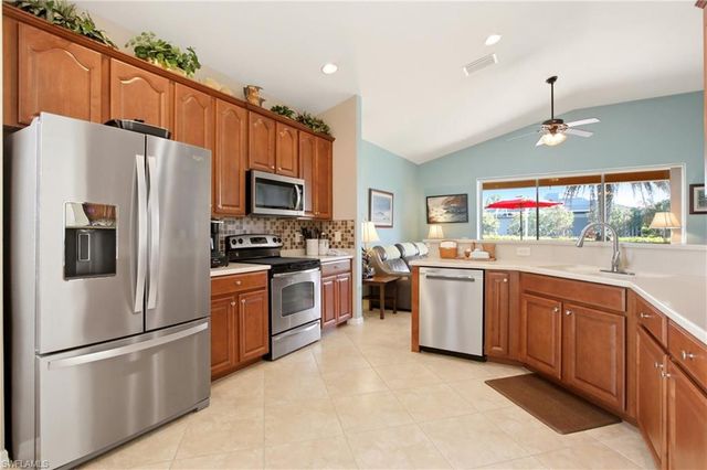 2621 Brightside CT, Cape Coral, FL 33991