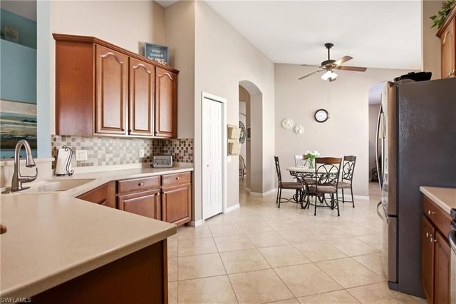 2621 Brightside CT, Cape Coral, FL 33991