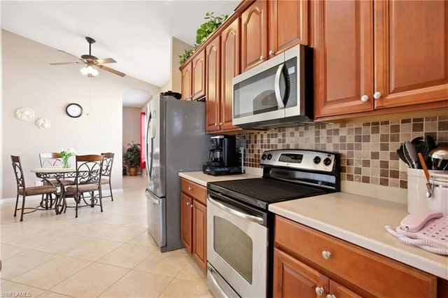 2621 Brightside CT, Cape Coral, FL 33991