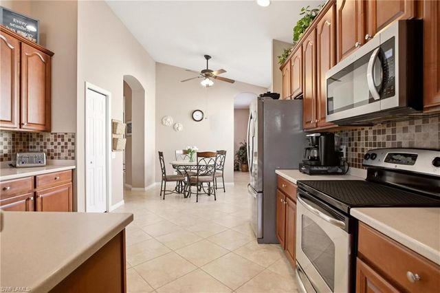 2621 Brightside CT, Cape Coral, FL 33991