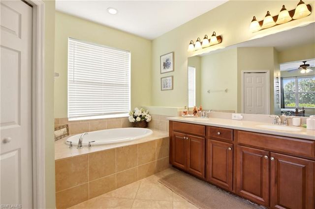 2621 Brightside CT, Cape Coral, FL 33991