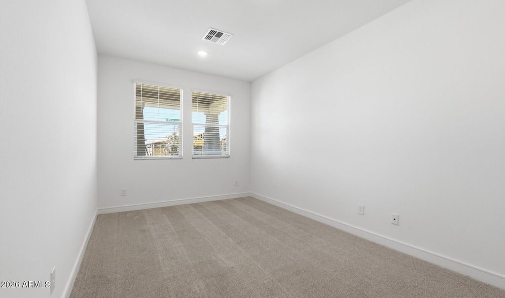Image 11 of property listing at 7927 N 77th Avenue, Glendale, AZ 85303