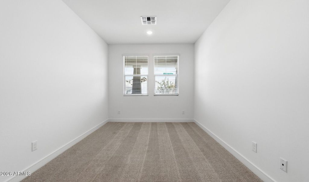 Image 12 of property listing at 7927 N 77th Avenue, Glendale, AZ 85303