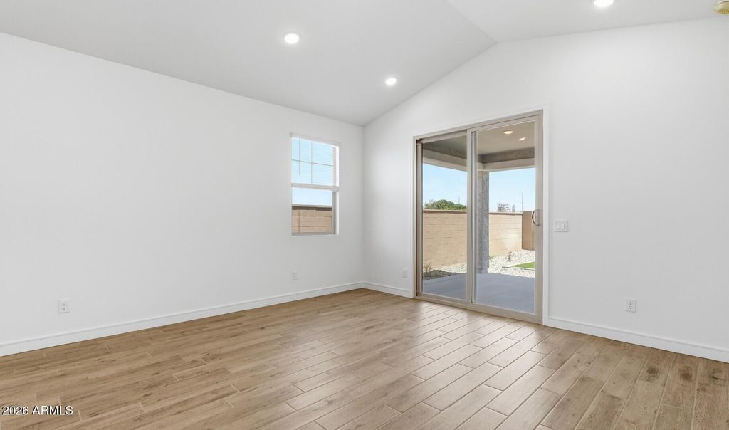Image 9 of property listing at 7927 N 77th Avenue, Glendale, AZ 85303