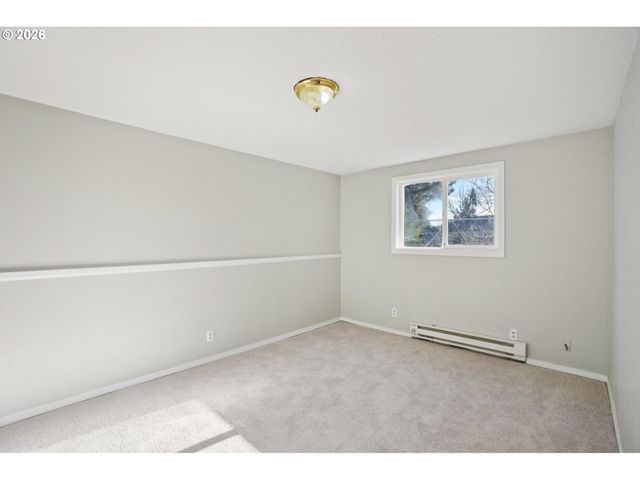 16810 E BURNSIDE St, Portland, OR 97233