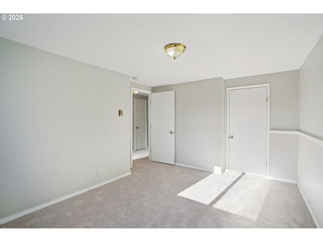 16810 E BURNSIDE St, Portland, OR 97233