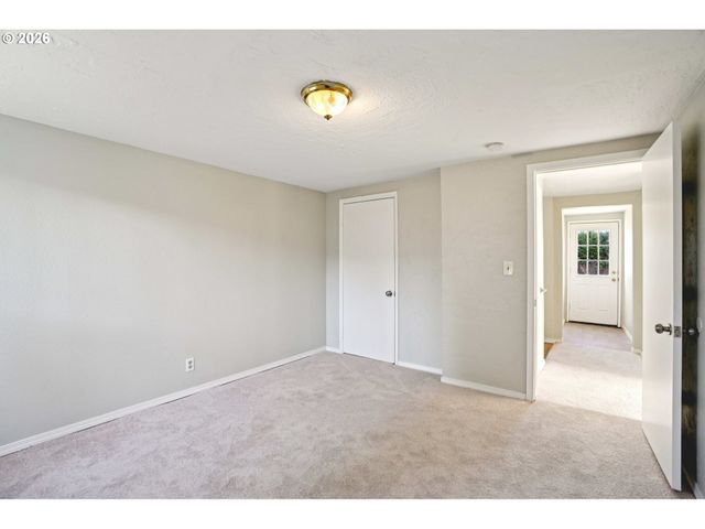 16810 E BURNSIDE St, Portland, OR 97233