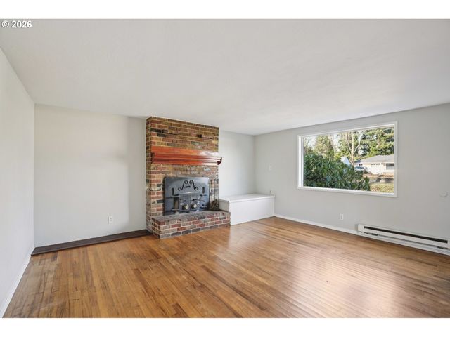 16810 E BURNSIDE St, Portland, OR 97233