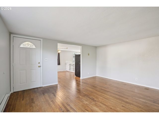 16810 E BURNSIDE St, Portland, OR 97233