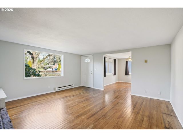 16810 E BURNSIDE St, Portland, OR 97233