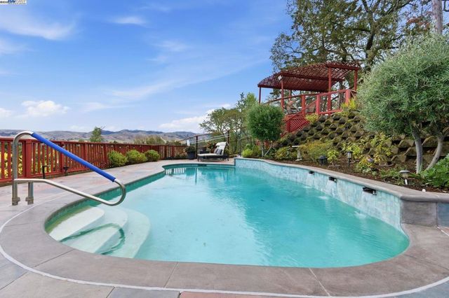 1031 Millbrook Court, Walnut Creek, CA 94598