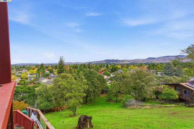 1031 Millbrook Court, Walnut Creek, CA 94598