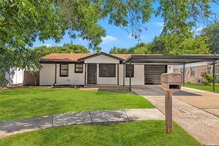 5724 Bowling Drive, Watauga, TX 76148