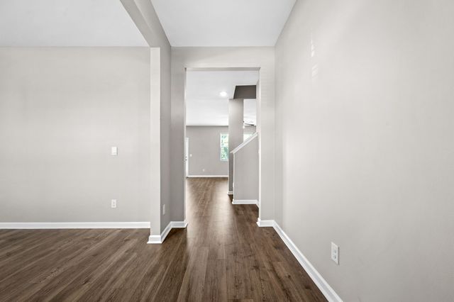 9039 Copenhagen Dr, Murfreesboro, TN 37129