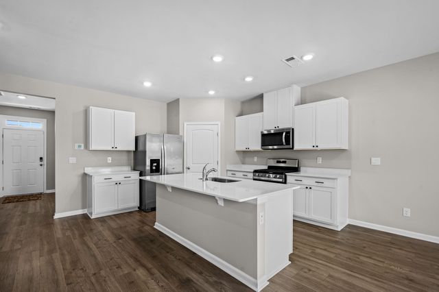 9039 Copenhagen Dr, Murfreesboro, TN 37129