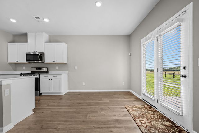 9039 Copenhagen Dr, Murfreesboro, TN 37129