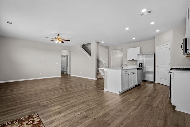 9039 Copenhagen Dr, Murfreesboro, TN 37129