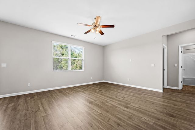 9039 Copenhagen Dr, Murfreesboro, TN 37129
